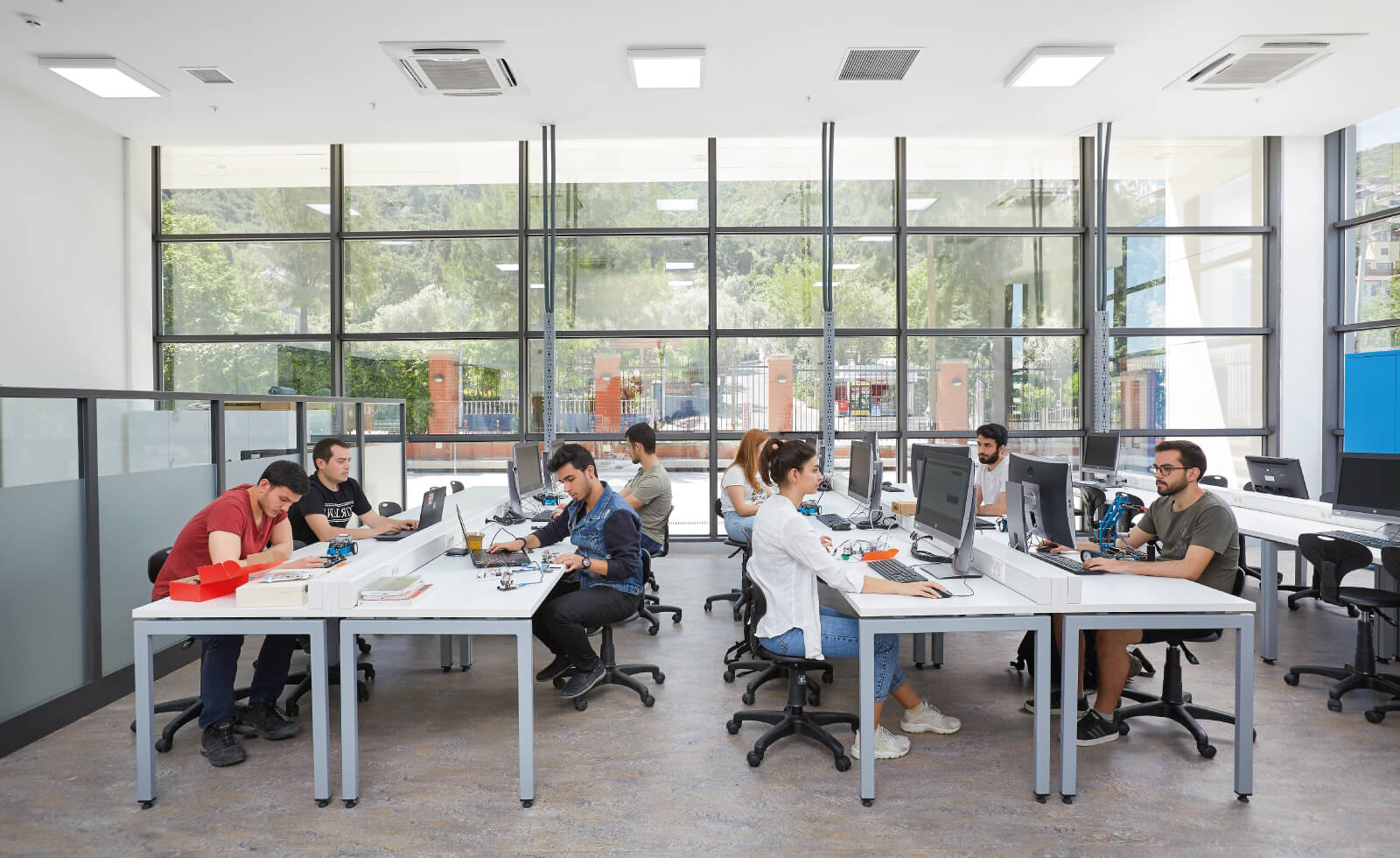 مكتبة جامعة ازمير الاقتصادية