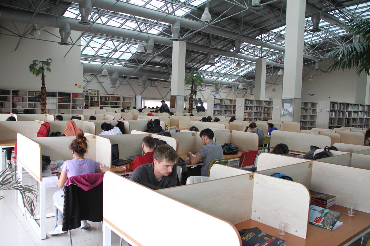 مكتبة جامعة اسنيورت