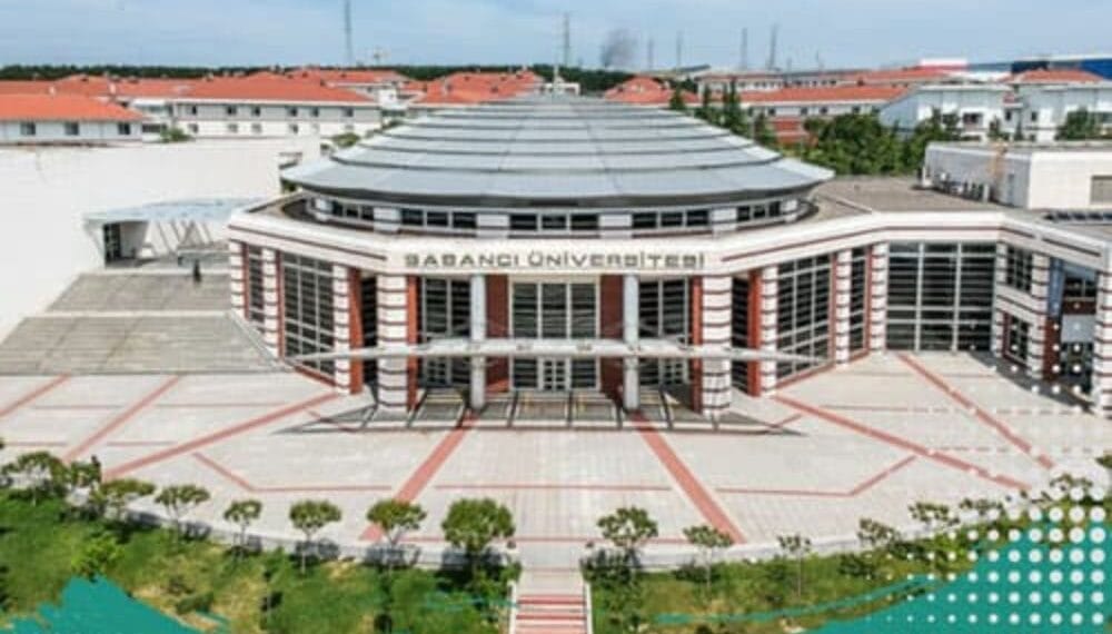 الدراسة في جامعة سابانجي