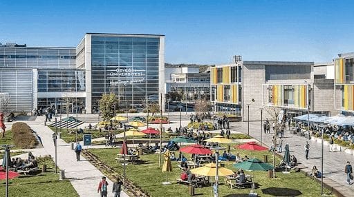 الدراسة في جامعة اوزيجين تركيا