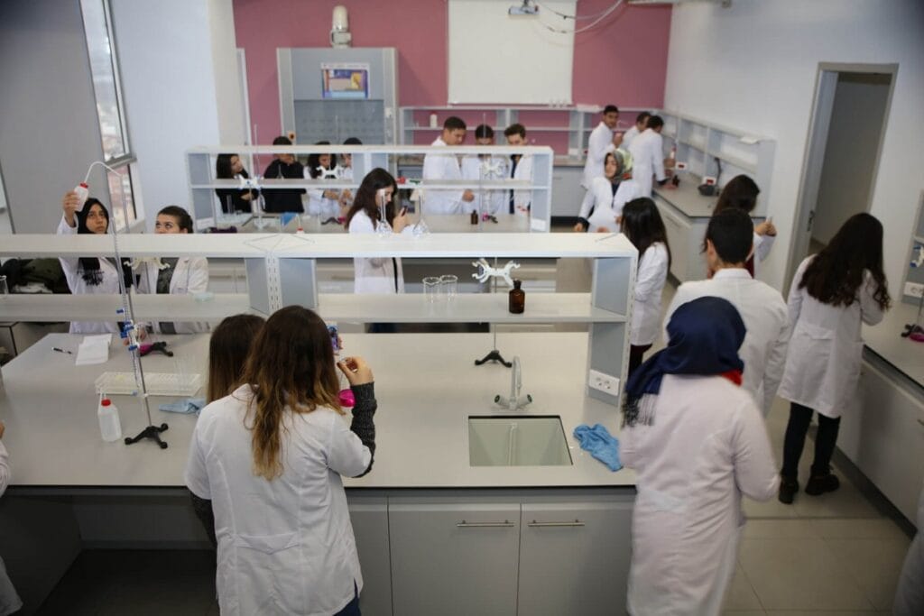 ما هي أهداف ورؤية جامعة اسنيورت الخاصة التركية؛